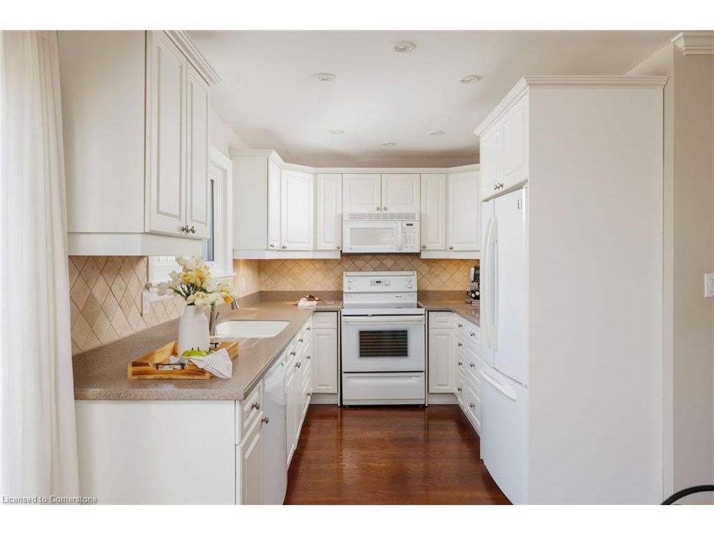 









2358


Canso

Road,
Oakville,




ON
L6J 5W6

