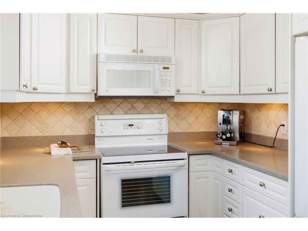 









2358


Canso

Road,
Oakville,




ON
L6J 5W6

