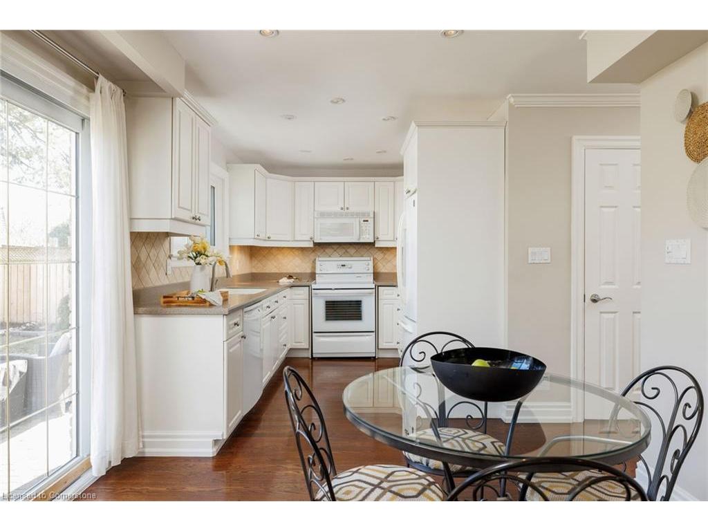 









2358


Canso

Road,
Oakville,




ON
L6J 5W6

