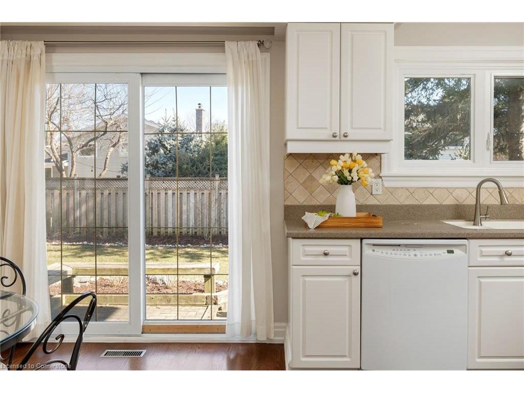 









2358


Canso

Road,
Oakville,




ON
L6J 5W6

