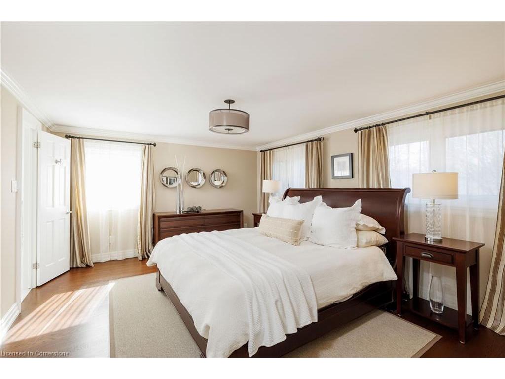 









2358


Canso

Road,
Oakville,




ON
L6J 5W6

