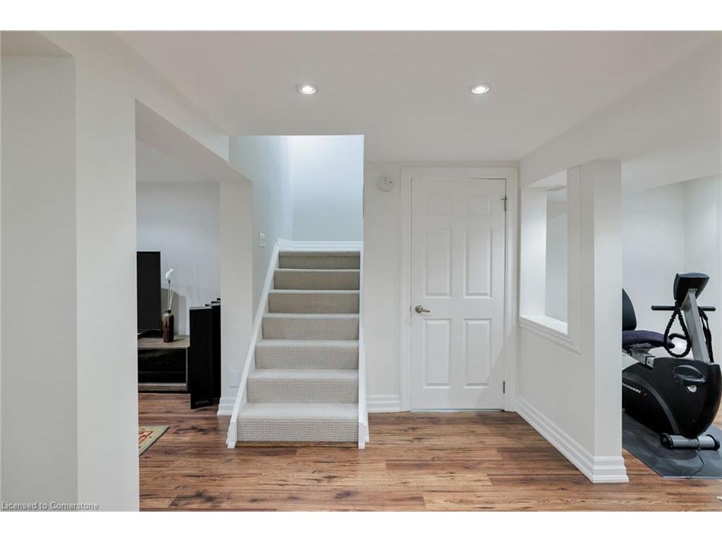 









2358


Canso

Road,
Oakville,




ON
L6J 5W6


