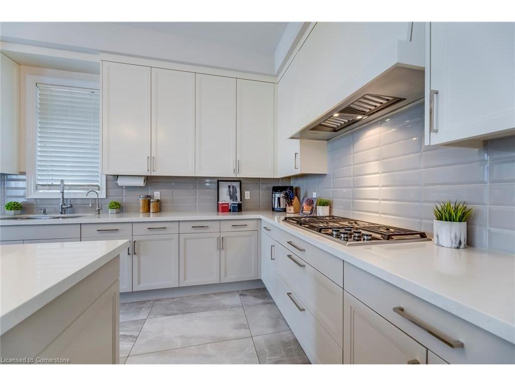 









377


Tudor

Avenue,
Oakville,




ON
L6K 0G8

