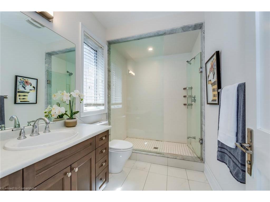









377


Tudor

Avenue,
Oakville,




ON
L6K 0G8

