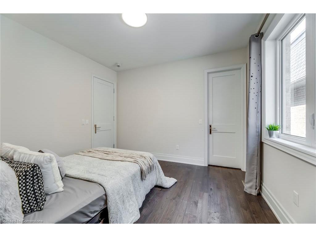 









377


Tudor

Avenue,
Oakville,




ON
L6K 0G8

