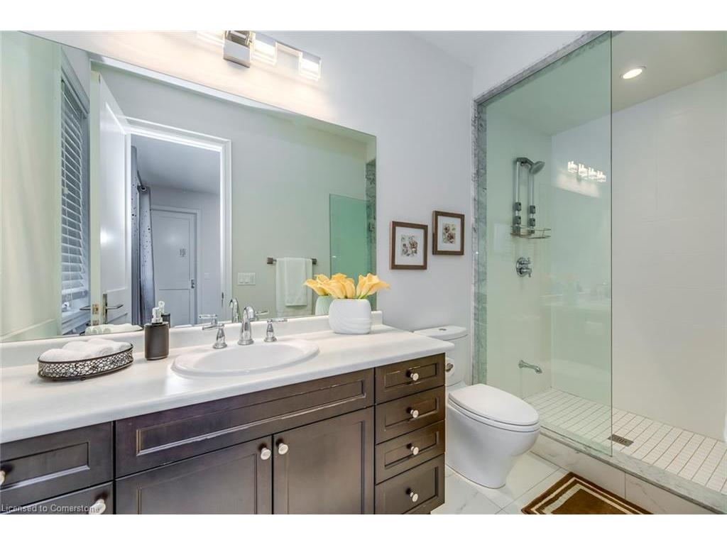 









377


Tudor

Avenue,
Oakville,




ON
L6K 0G8

