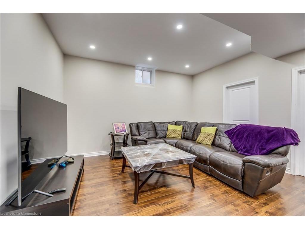 









377


Tudor

Avenue,
Oakville,




ON
L6K 0G8

