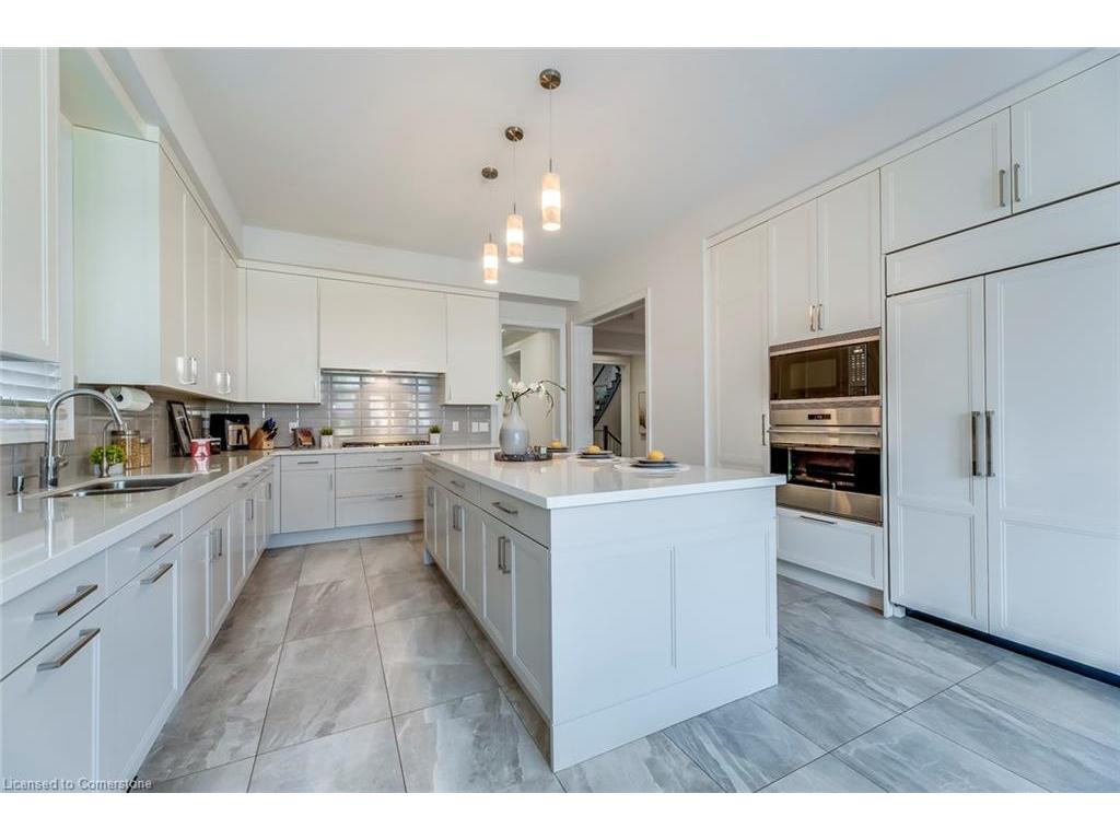 









377


Tudor

Avenue,
Oakville,




ON
L6K 0G8

