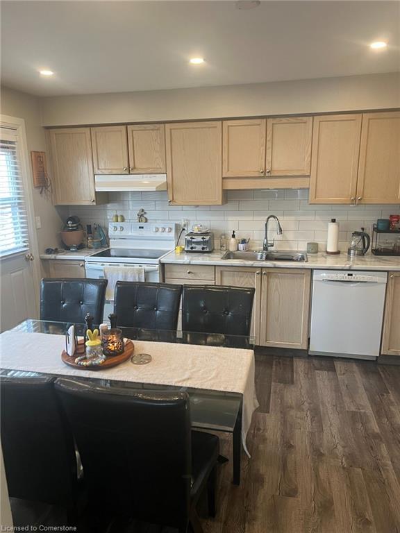 









25


Greenford

Drive,
Hamilton,




ON
L8G 2G4

