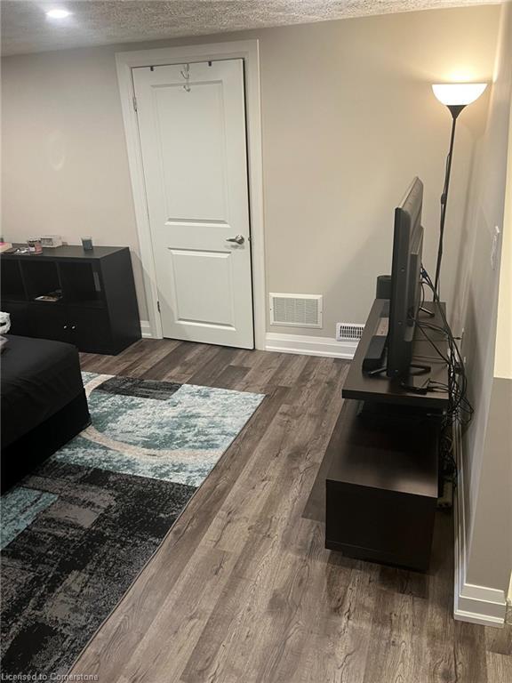 









25


Greenford

Drive,
Hamilton,




ON
L8G 2G4

