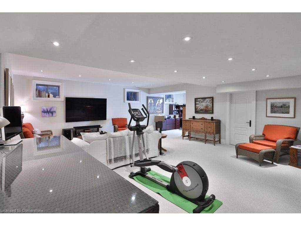 









92


Pinetree

Way,
Mississauga,




ON
L5G 2R1

