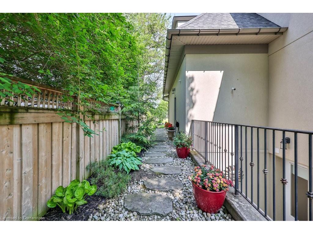 









92


Pinetree

Way,
Mississauga,




ON
L5G 2R1


