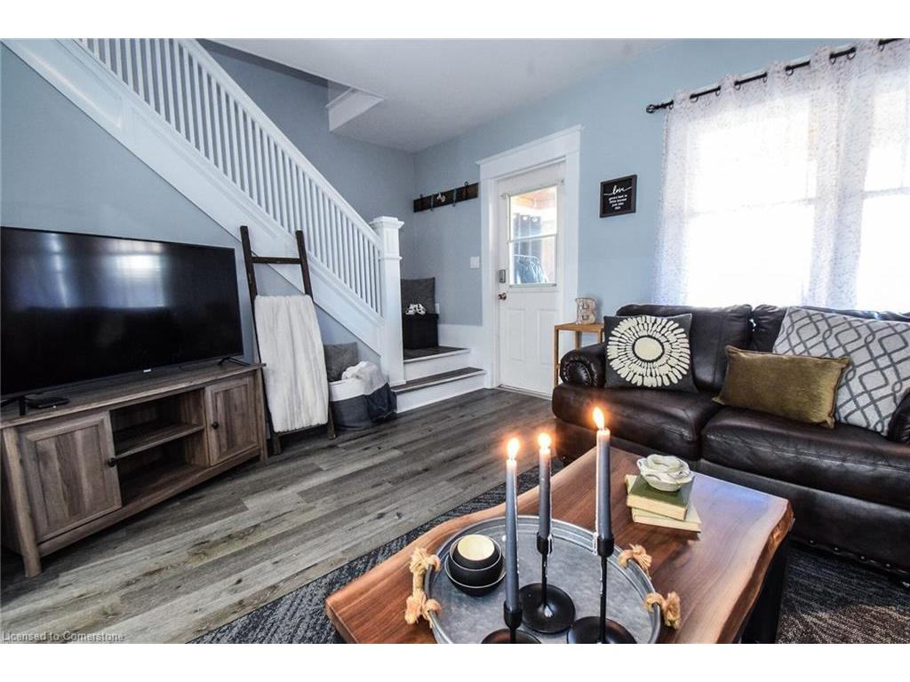 









413


Helena

Street,
Dunnville,




ON
N1A 2T1

