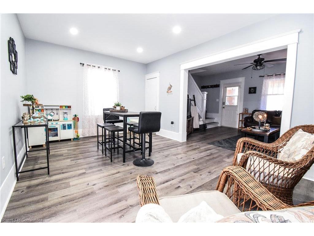 









413


Helena

Street,
Dunnville,




ON
N1A 2T1

