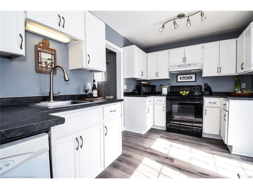









413


Helena

Street,
Dunnville,




ON
N1A 2T1

