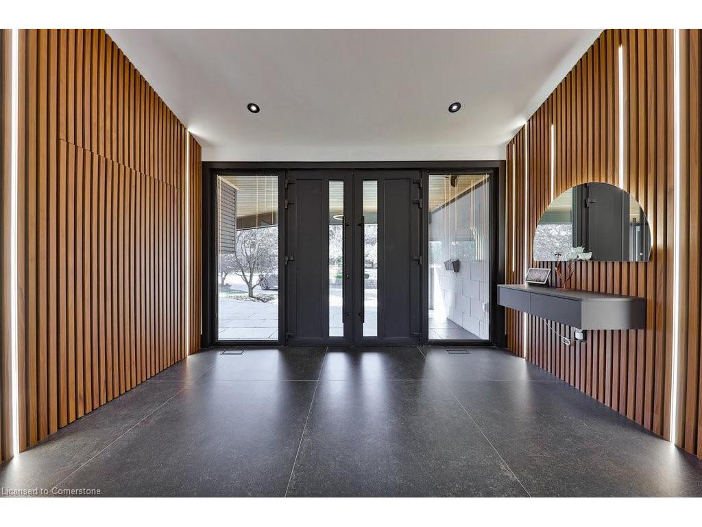 









621


Sir Richard's

Road,
Mississauga,




ON
L5C 1A3

