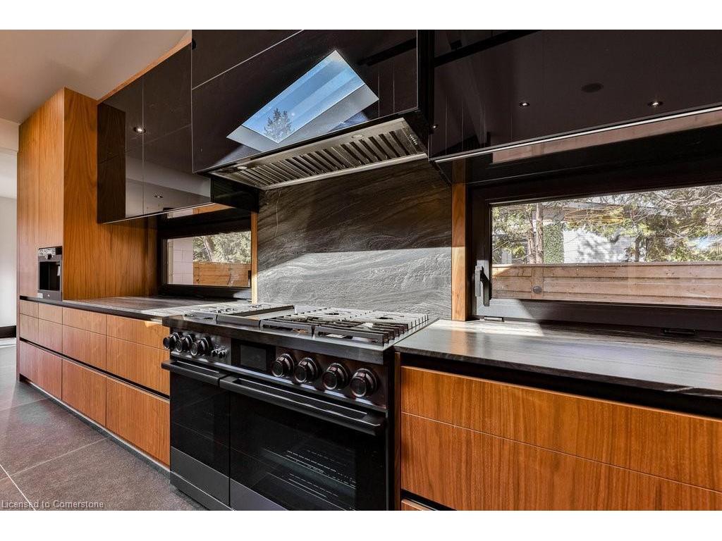









621


Sir Richard's

Road,
Mississauga,




ON
L5C 1A3

