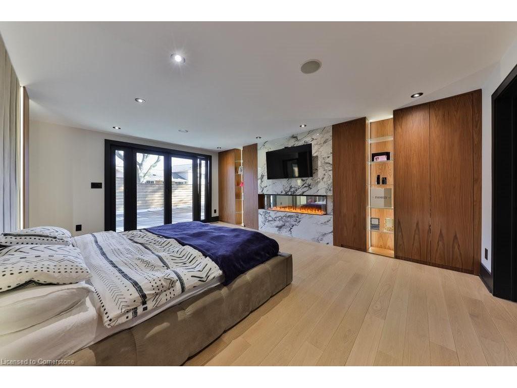 









621


Sir Richard's

Road,
Mississauga,




ON
L5C 1A3

