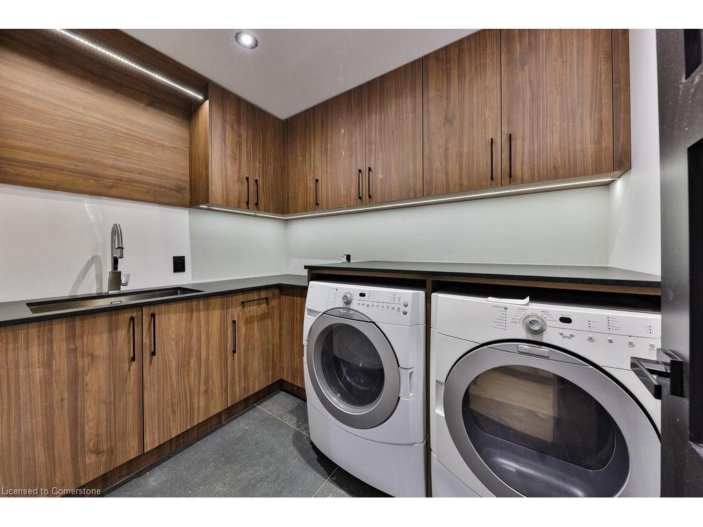 









621


Sir Richard's

Road,
Mississauga,




ON
L5C 1A3

