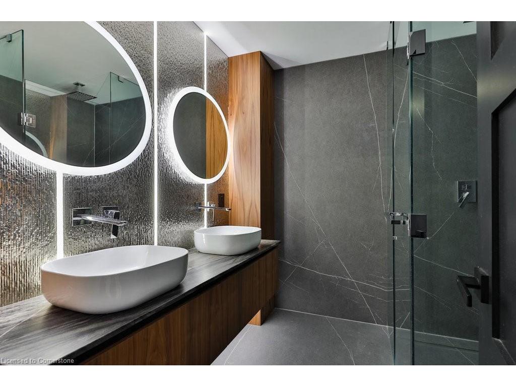 









621


Sir Richard's

Road,
Mississauga,




ON
L5C 1A3

