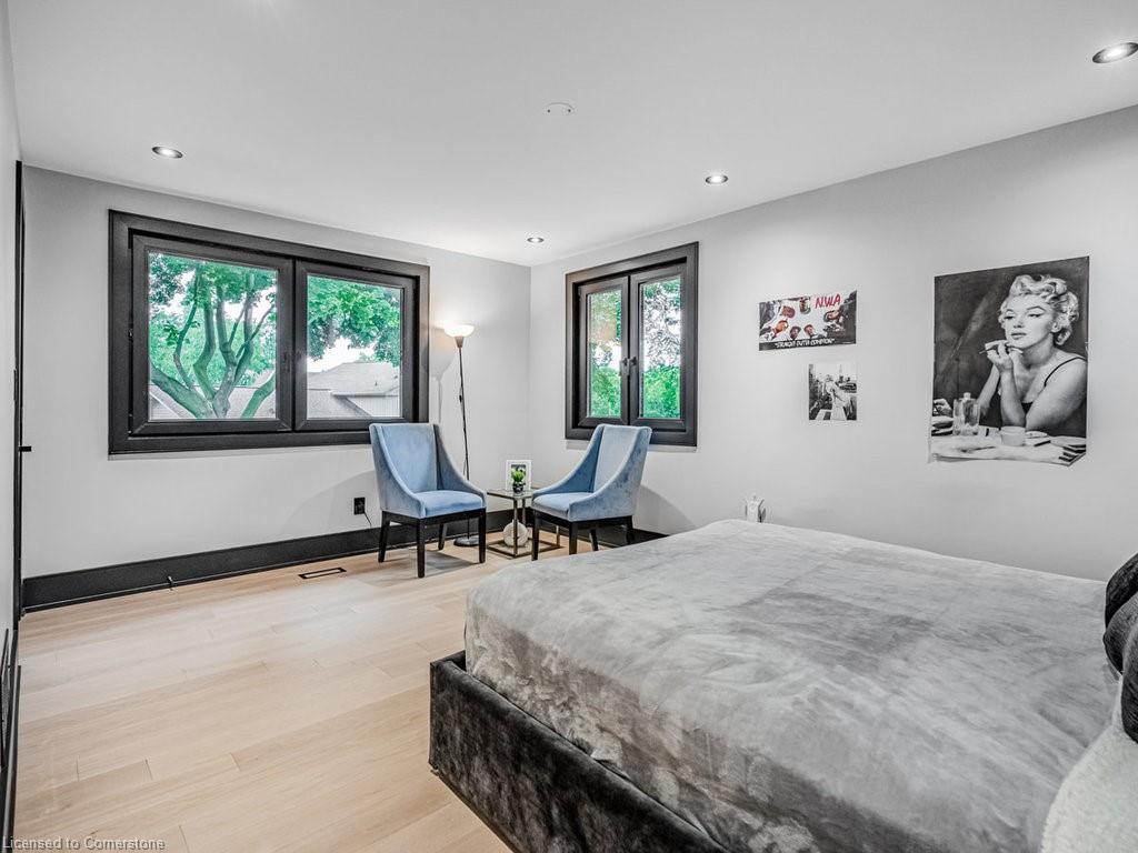 









621


Sir Richard's

Road,
Mississauga,




ON
L5C 1A3

