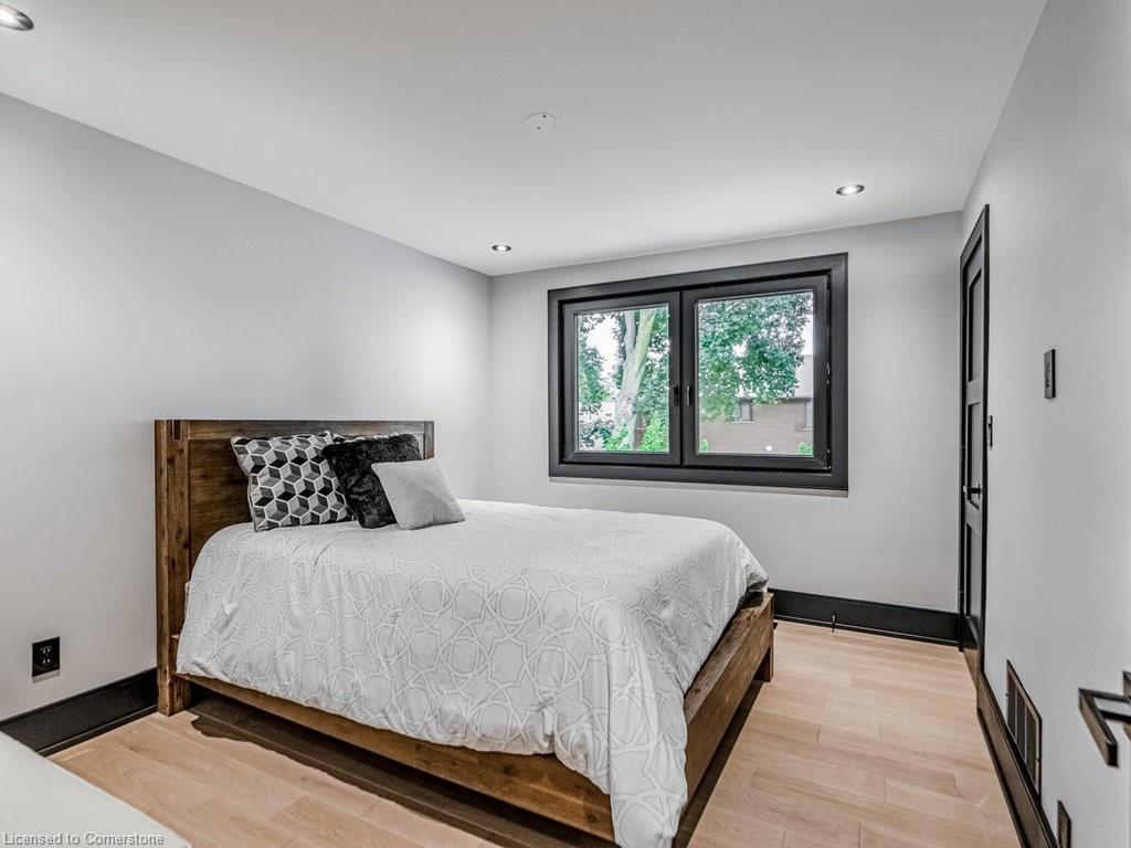 









621


Sir Richard's

Road,
Mississauga,




ON
L5C 1A3

