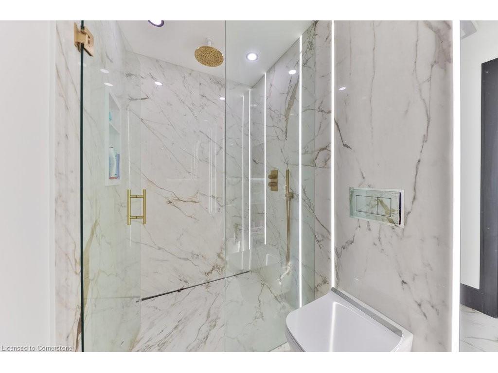 









621


Sir Richard's

Road,
Mississauga,




ON
L5C 1A3

