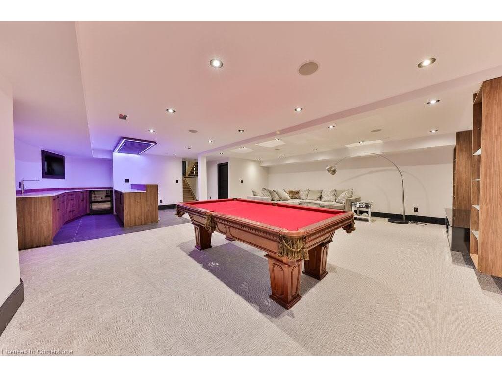 









621


Sir Richard's

Road,
Mississauga,




ON
L5C 1A3

