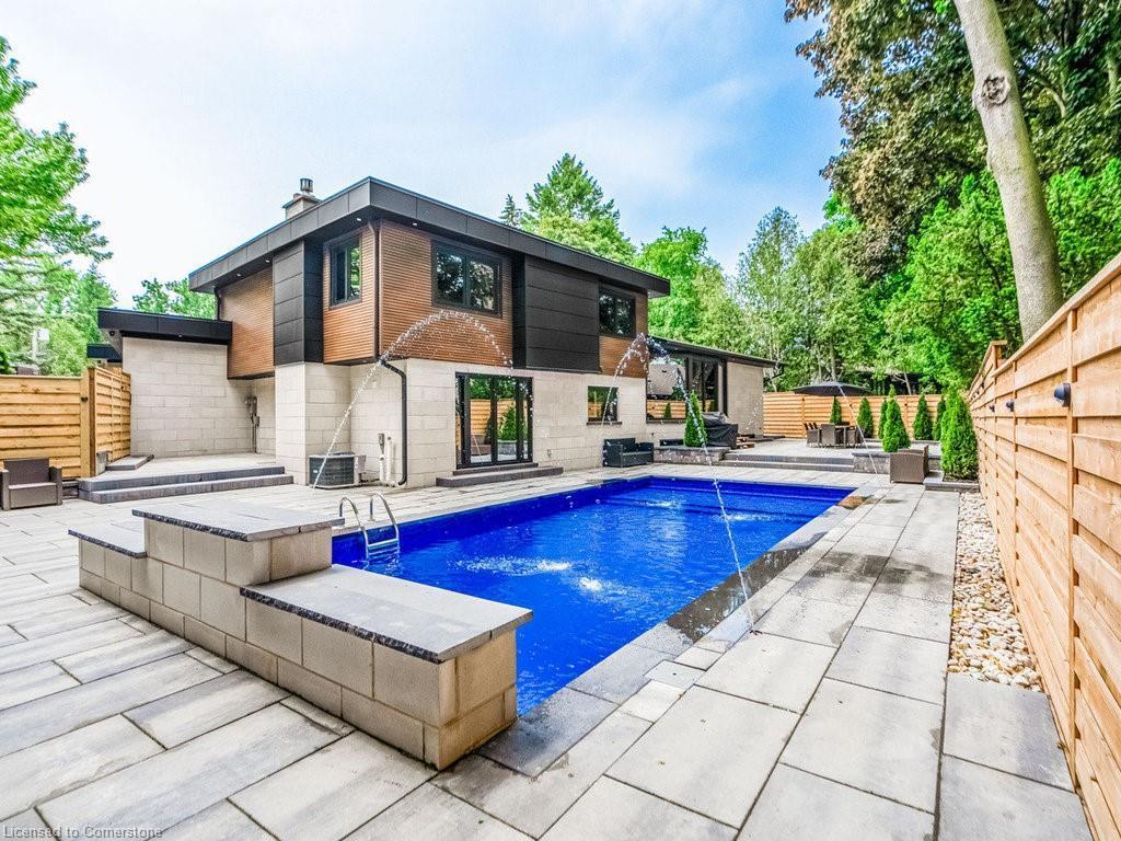 









621


Sir Richard's

Road,
Mississauga,




ON
L5C 1A3

