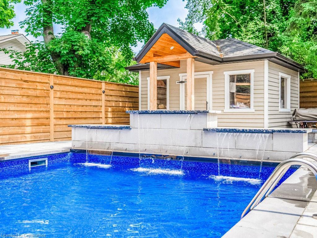 









621


Sir Richard's

Road,
Mississauga,




ON
L5C 1A3

