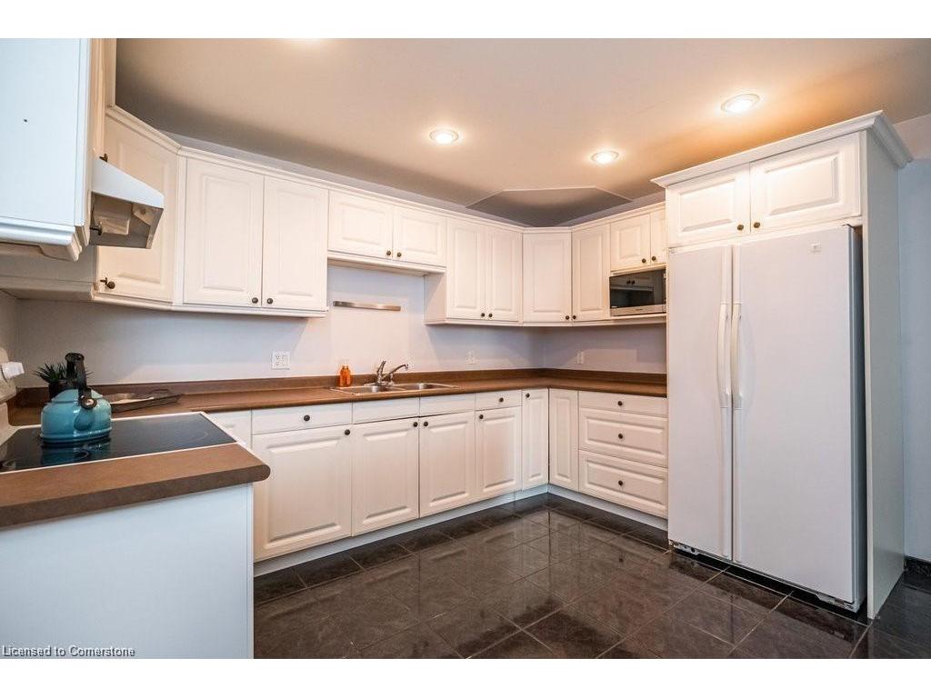 









136


Dundurn

Street North,
Hamilton,




ON
L8R 3E8

