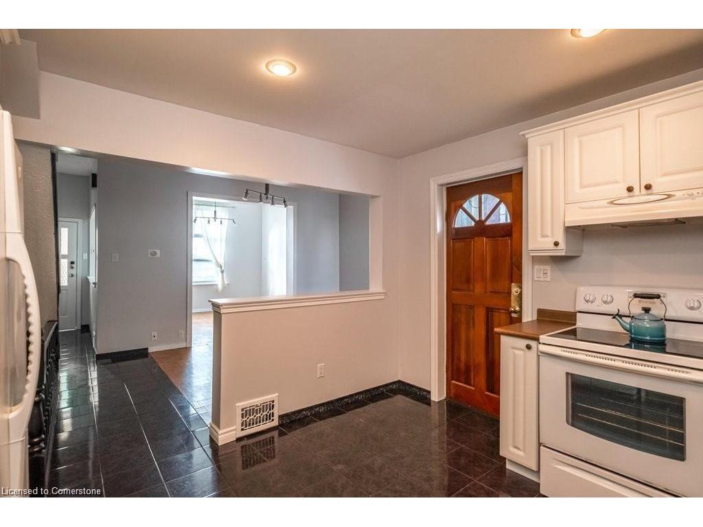 









136


Dundurn

Street North,
Hamilton,




ON
L8R 3E8

