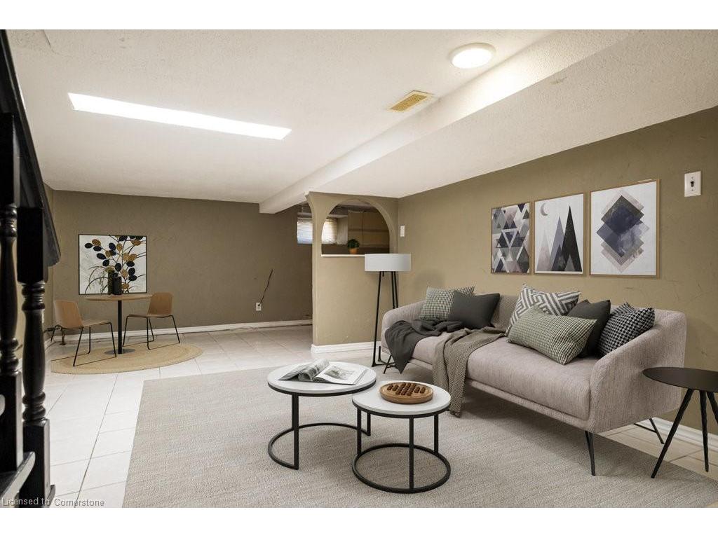 









136


Dundurn

Street North,
Hamilton,




ON
L8R 3E8

