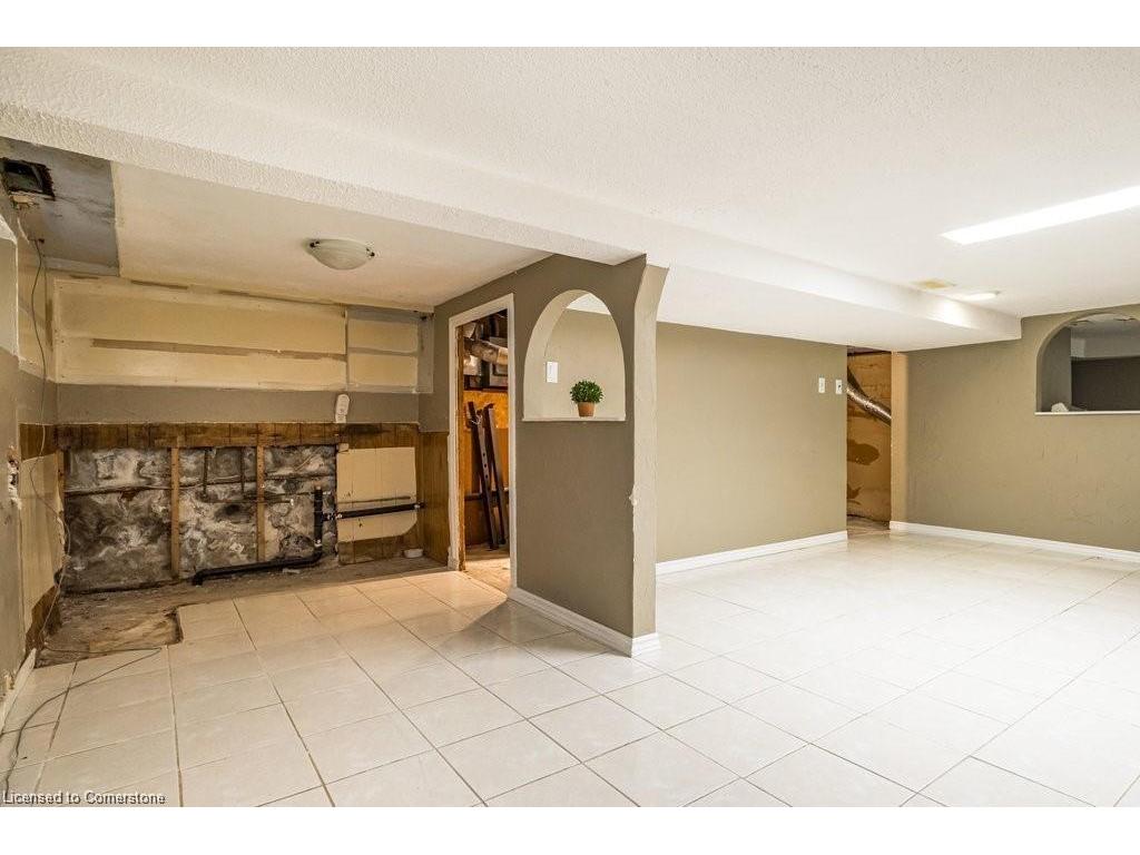 









136


Dundurn

Street North,
Hamilton,




ON
L8R 3E8

