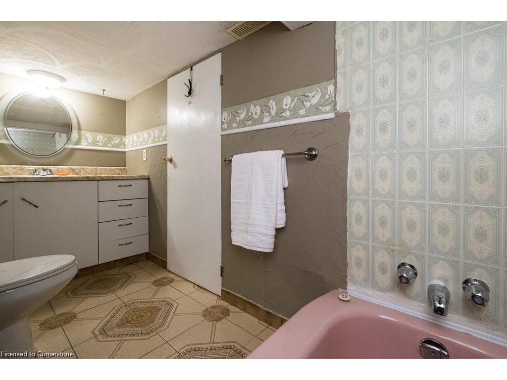









136


Dundurn

Street North,
Hamilton,




ON
L8R 3E8

