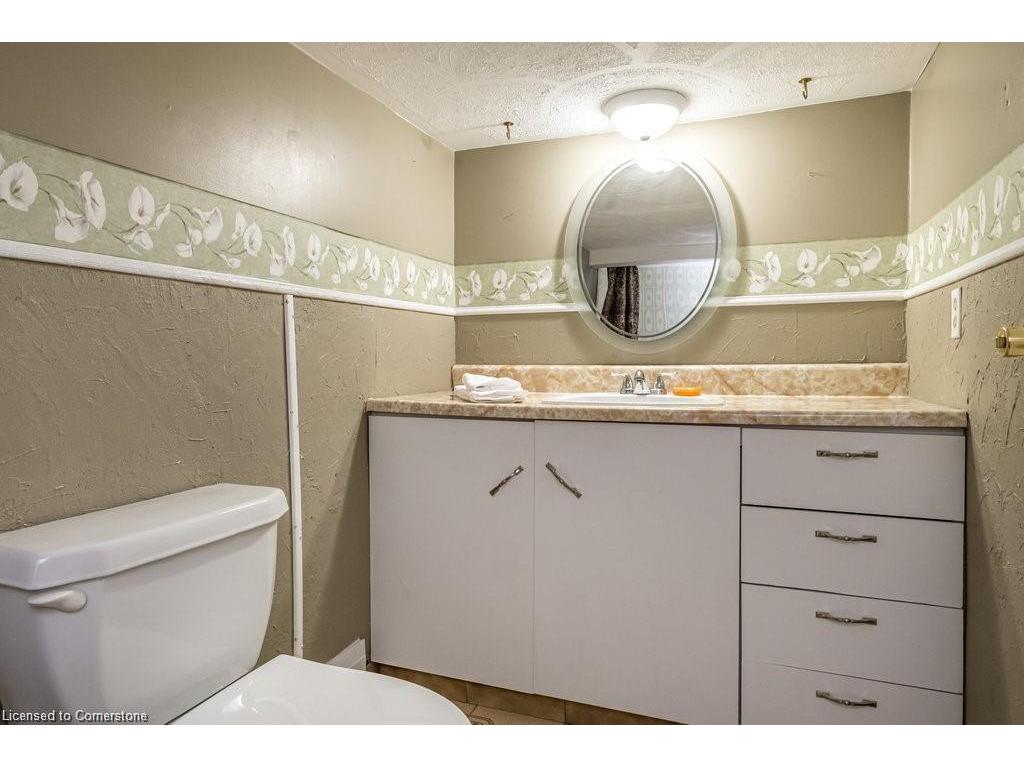 









136


Dundurn

Street North,
Hamilton,




ON
L8R 3E8

