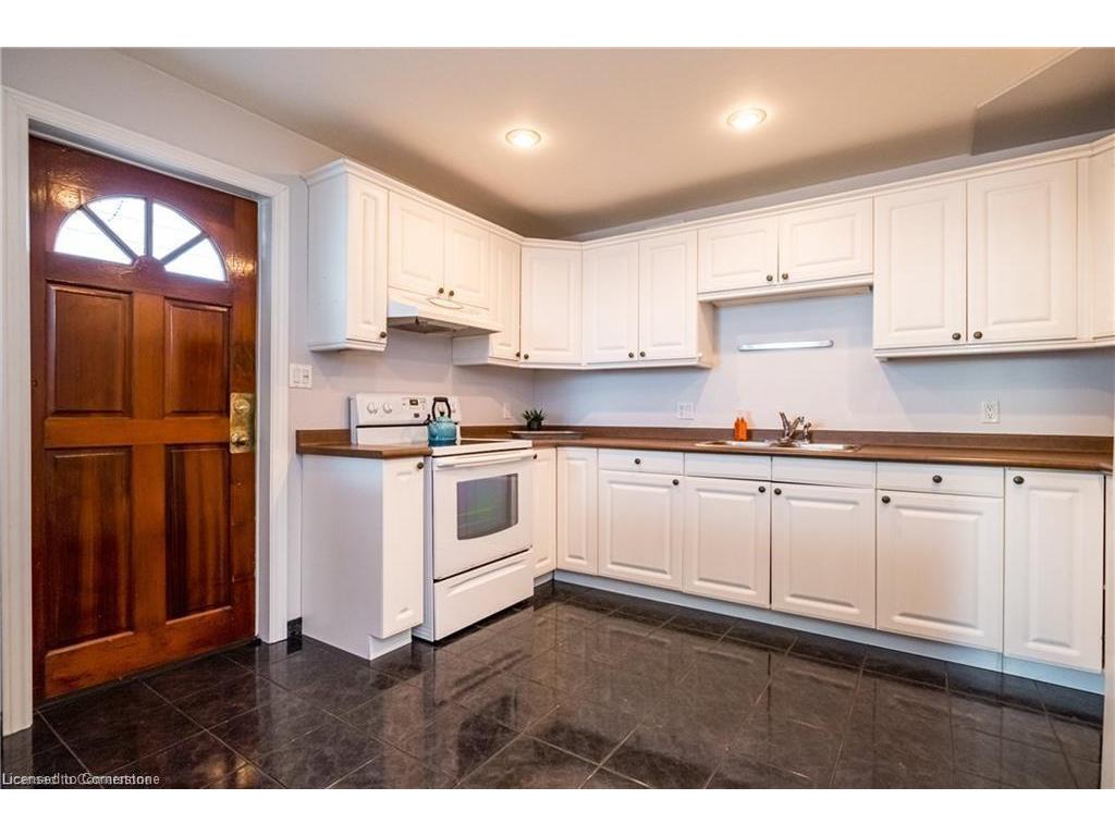 









136


Dundurn

Street North,
Hamilton,




ON
L8R 3E8

