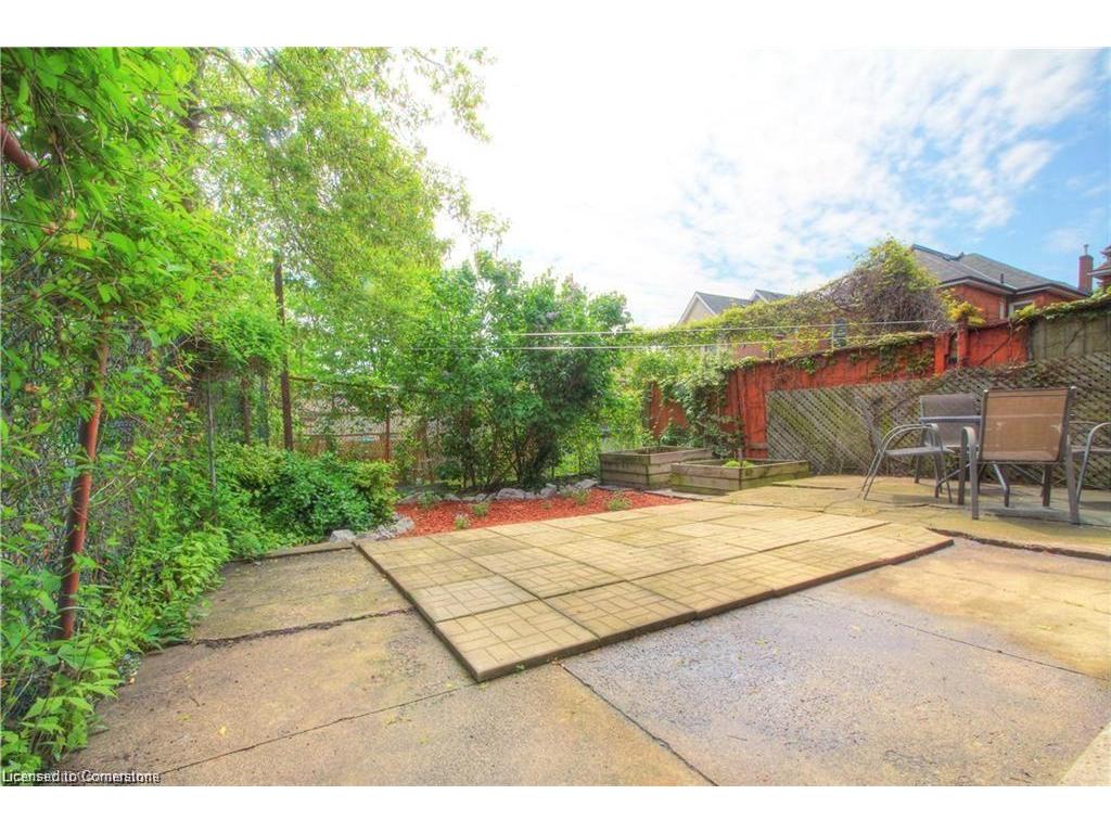 









136


Dundurn

Street North,
Hamilton,




ON
L8R 3E8

