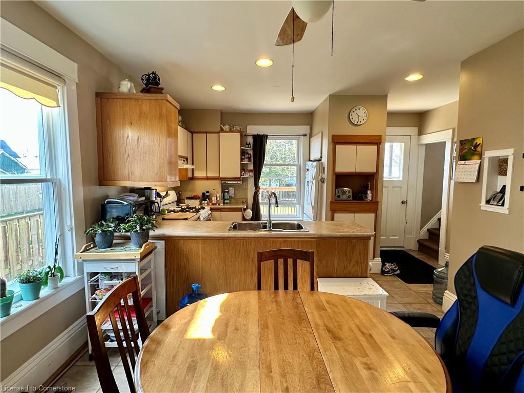 









110


Park

Avenue West,
Dunnville,




ON
N1A 1M6

