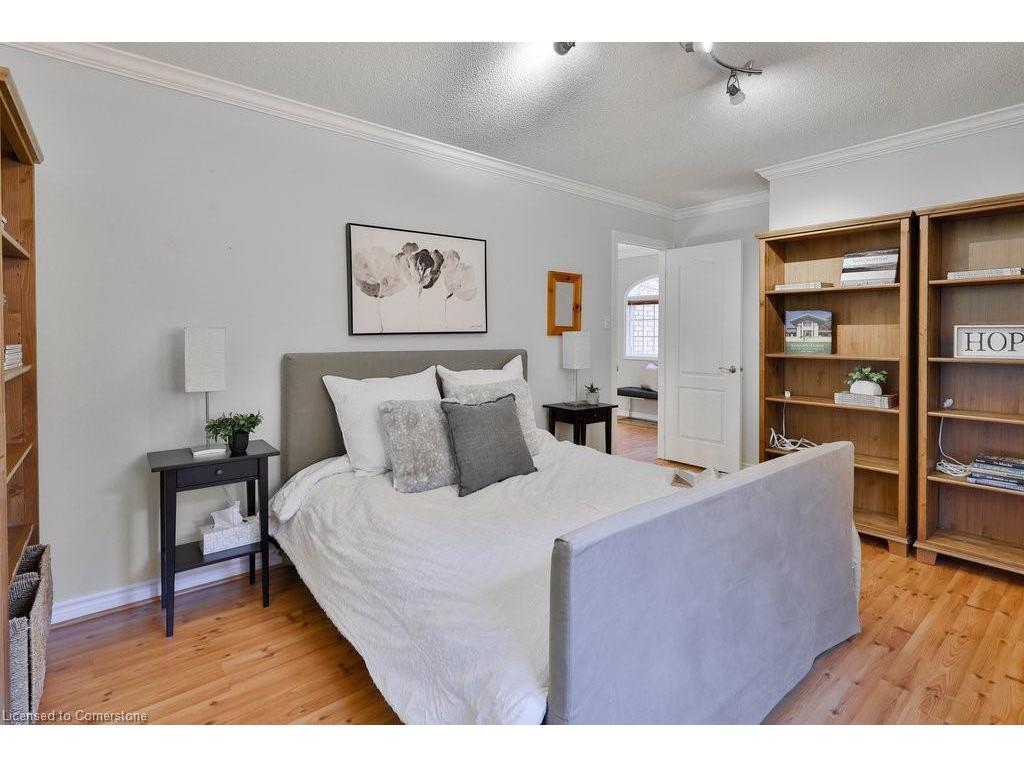 









391


March

Crescent,
Oakville,




ON
L6H 5X7

