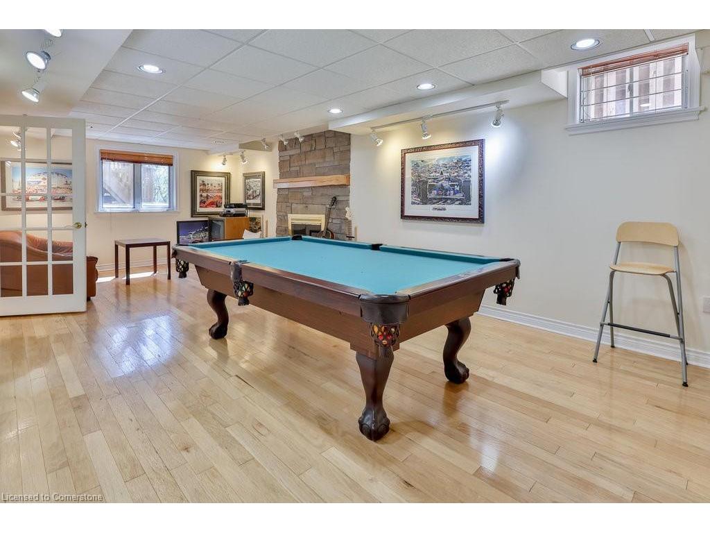 









391


March

Crescent,
Oakville,




ON
L6H 5X7

