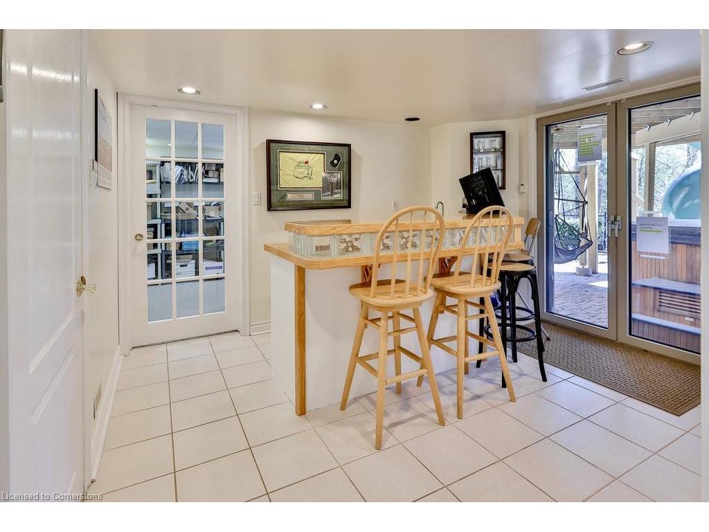 









391


March

Crescent,
Oakville,




ON
L6H 5X7


