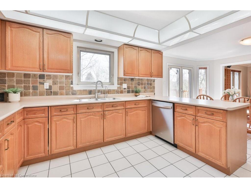 









391


March

Crescent,
Oakville,




ON
L6H 5X7


