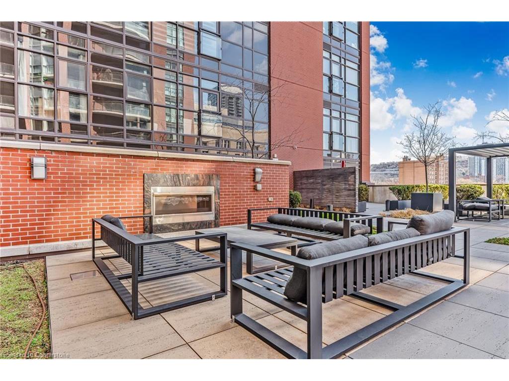 









118


King

Street East, 415,
Hamilton,




ON
L8N 0A9

