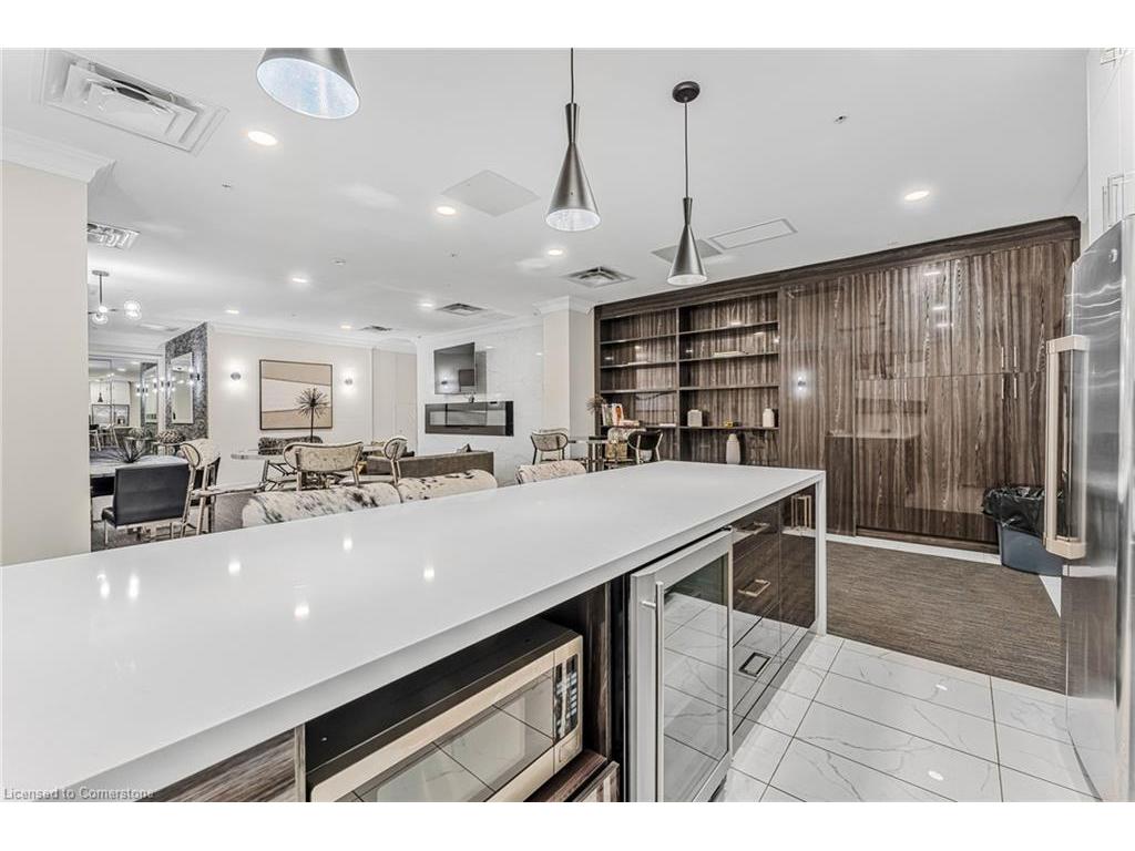 









118


King

Street East, 415,
Hamilton,




ON
L8N 0A9

