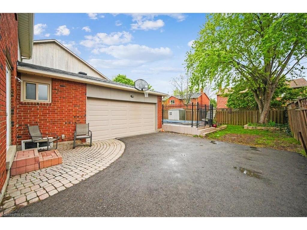 









224


O'donoghue

Avenue,
Oakville,




ON
L6H 3W6


