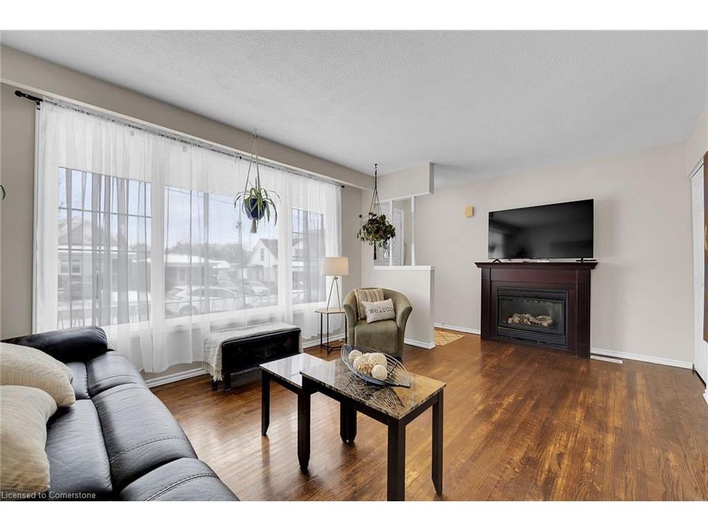 









221


East 24th

Street,
Hamilton,




ON
L8V 2Y5

