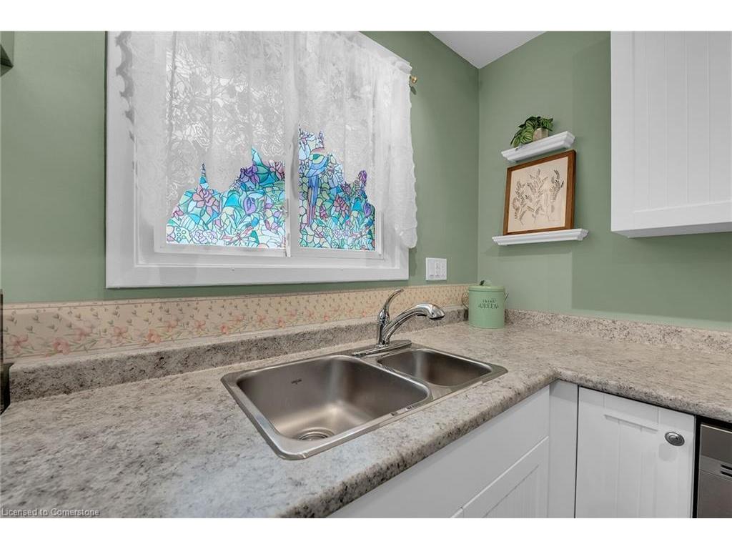 









221


East 24th

Street,
Hamilton,




ON
L8V 2Y5

