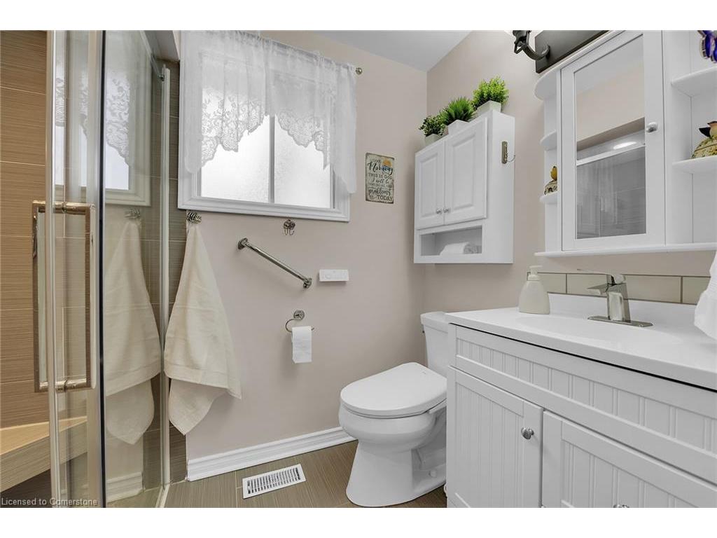 









221


East 24th

Street,
Hamilton,




ON
L8V 2Y5

