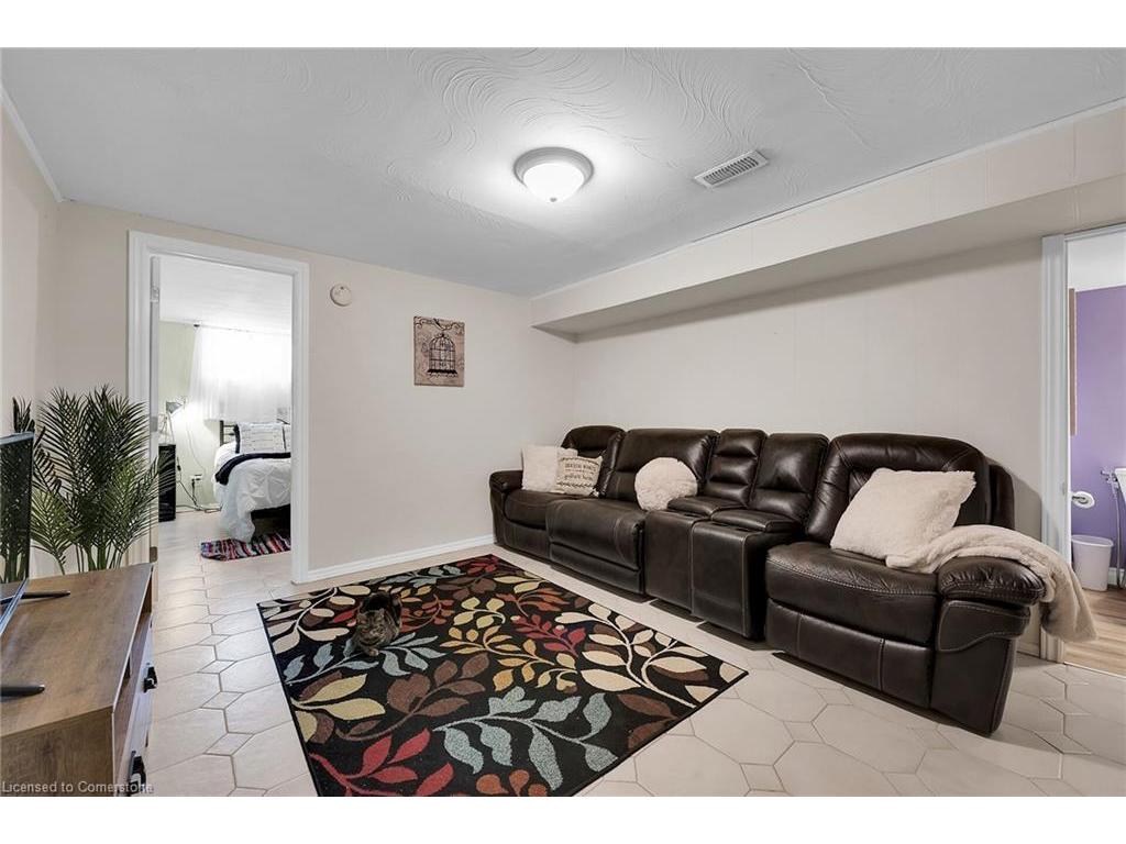 









221


East 24th

Street,
Hamilton,




ON
L8V 2Y5

